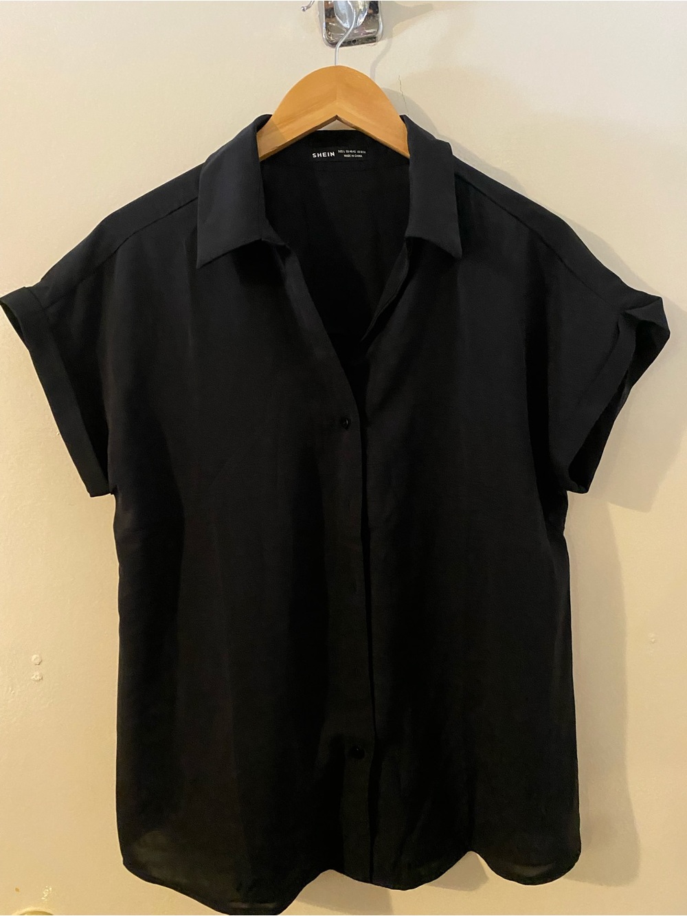 SHEIN Black Cap-Sleeve Button Front Blouse
